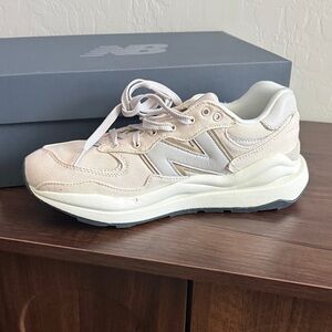 New Balance 57/40 women’s size 9 white beige BRAND NEW